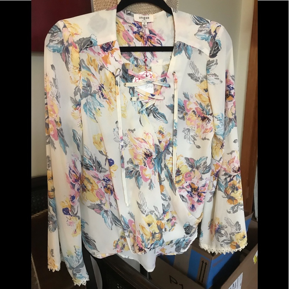 Umgee Floral Top NWT. I paid $34 plus tax and shipping. Wore once. Pretty